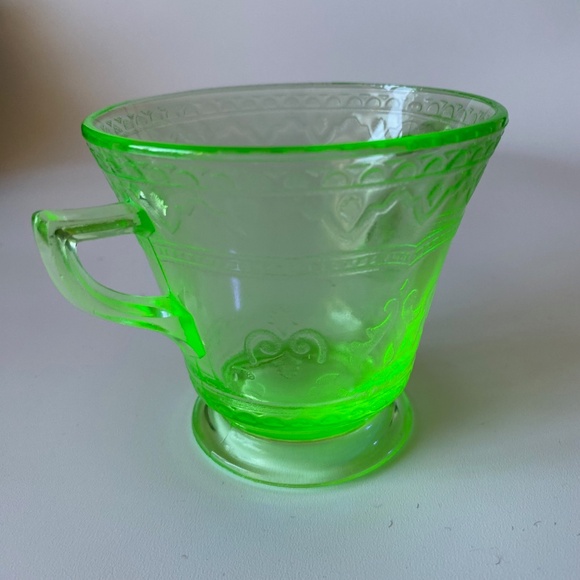 Vintage Uranium Glass Sugar Bowl: Spode Pattern, Glowing Depression Glass - Picture 8 of 10
